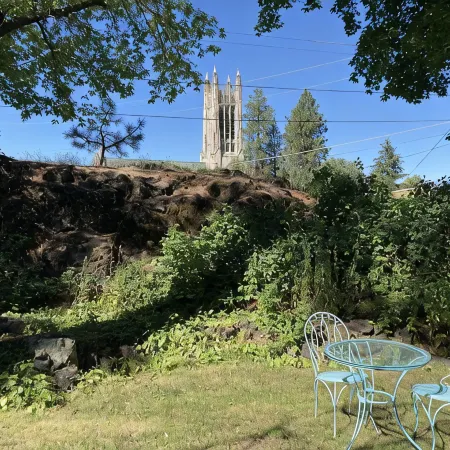 Ground Floor Private Apartment Near Manito Park, Downtown, and Sacred Heart