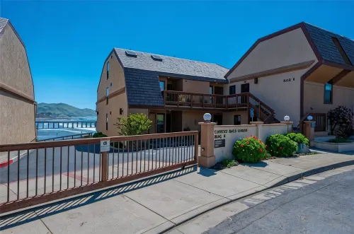 Oceanfront condo with PRIVATE deck. Pet friendly. Just a short walk to town.