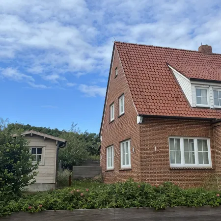 Haus Amrum - Located East Village on the Dunes: FeWo Look, Book, Experience* Отели в г. Юист