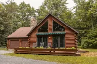 Cozy Secluded 3 BR  Log Cabin with Hot Tub and Wood Burning Fireplace! - Hytter