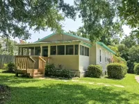 The Crab Shack! hot tub, 10 min to beach & base. newly renovated - Wifi
