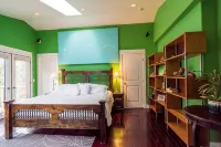 High-End Contemporary Custom Home on 244 Acre Park - شرفة