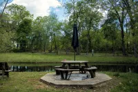 Charming Cabin + Pond View + Hot Tub