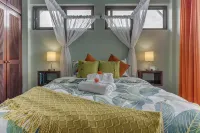 Ophelia's Villa: Waterfront Luxury with Private Pool - Balcony