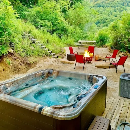 Scenic View Lodge- w/ Hot Tub & Pool