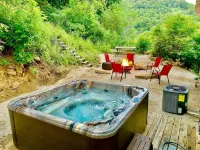 Scenic View Lodge- w/ Hot Tub & Pool - Wifi