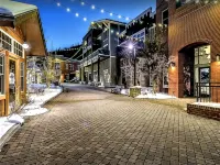 Location and Comfort - One Bedroom Ski In / Ski out, Hot Tub and Fire Pit