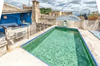 HOUSE WITH CHARM AND PARKING IN THE CENTER OF ARTÁ, SMALL POOL AND SOLARIUM - プール