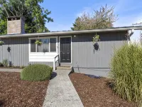 Remodeled 3 bedroom/ 2 story with AC Hotels in Olympia