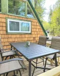 Eagles Nest A-frame: Riverfront Cabin: Add-on Treehouse Bedroom, Pet Friendly! - Hytter