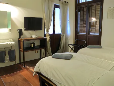Ren I Tang Heritage Inn