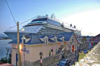 WatersEdge Hotel Hotels in 
