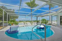 Oasis on the Gulf, screened pool, sunset, kayaks!