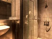 Yellow Bee Tangerang Hotels near Benteng Stadium