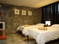 Afterglow Hostel Hotels near Pha Mhee Cave