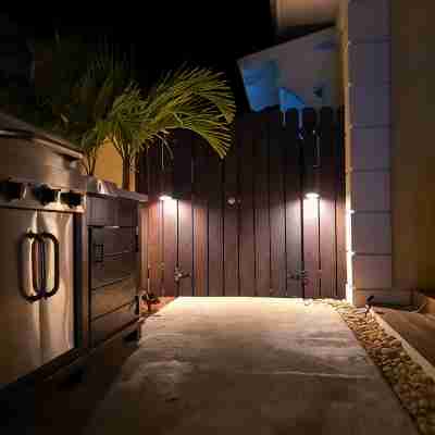 Beautiful 1 Bed 1 Bath Apartment with pool and with walking distance to beach Hotel Exterior