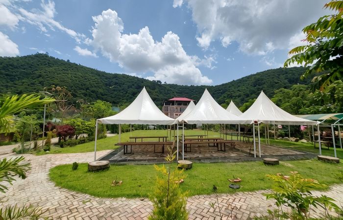 Shalom Farmhouse by the Hillside