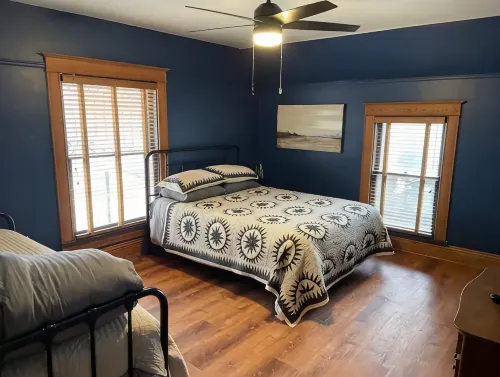 3 min to Starved Rock and 1 block from downtown. - Homestays