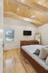 Walk to Dock Square, 1.2 Mi to Gooch's Beach, Hot Tub -- Pine Tree Place
