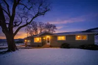 The FarmYard. Private 39-Acre Farmhouse with Views, Wildlife & Space to Unwind - Wifi
