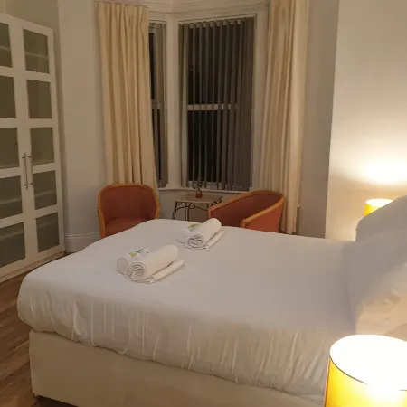 Cosy Flat for small family or working professionals.