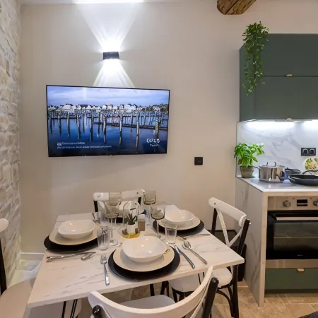 Appartement Rénové Vieille Ville Antibes