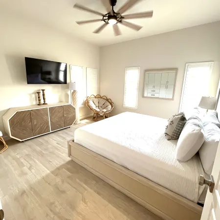 The Bohemian. Unit #5 Charming 2-bedroom apartment in gorgeous Corpus Christi.