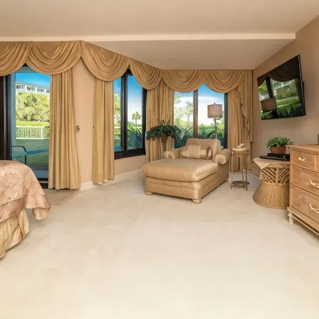 200 Steps Bed to Beach Oceanfront Luxury 6 Guests. Premier Property and Host