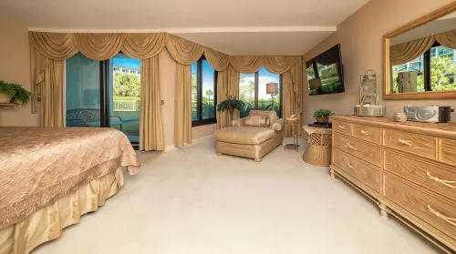 200 Steps Bed to Beach Oceanfront Luxury 6 Guests. Premier Property and Host