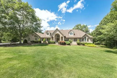 Magnificent Villa, Private Pool, Fire Pit w/Huge Backyard Hotels in 