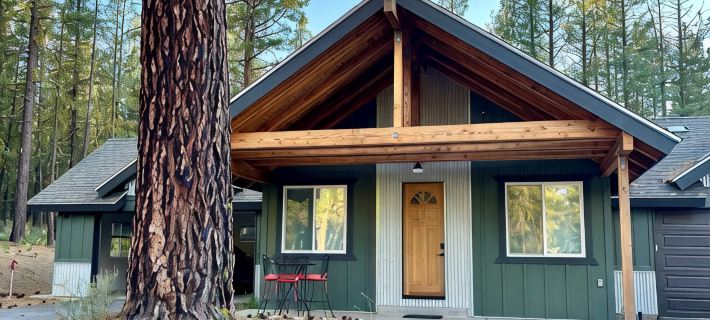 Cozy New Cabin. Walking distance to wedding venue, Chalet View Lodge! プラマスのホテル