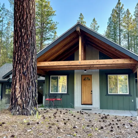 Cozy New Cabin. Walking distance to wedding venue, Chalet View Lodge!
