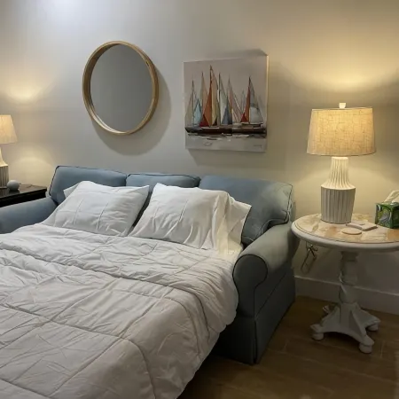 Seaside King Suite, a minute from the ocean