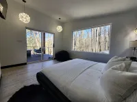 Passion @ The Patch, Lux Couples Getaway w/ View, massage chairs, movie theater