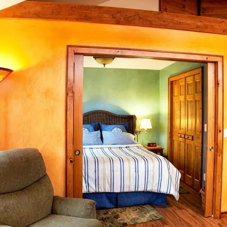 Charming 1-bedroom cottage with WiFi and AC in Saugerties