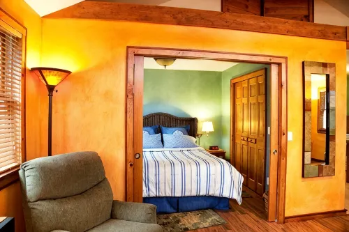Charming 1-bedroom cottage with WiFi and AC in Saugerties