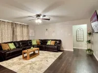 5-bedroom , 2 king beds , Media Room villa in charming Greenville - 3-Star