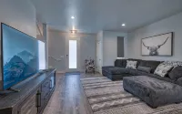 -:- Howdy Hideaway -:- Modern New Construction - 4BR+ - ブティック