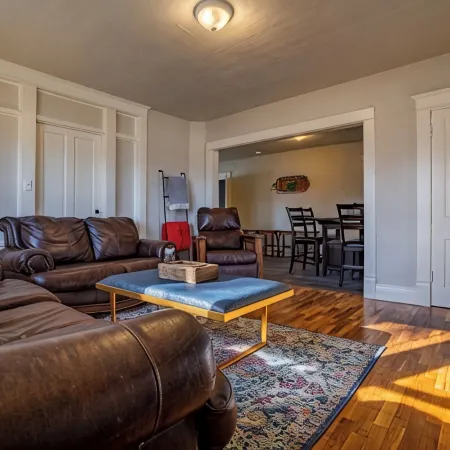 Lovely DOWNTOWN CODY: Salsbury Corner Cottage