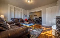 Lovely DOWNTOWN CODY: Salsbury Corner Cottage