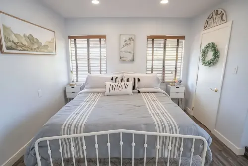 Cam Heights Hideaway w/ Full Kitchen & King Bed