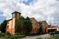 Evergreen Inn & Suites - Pet Friendly