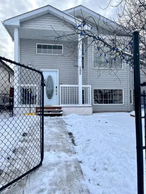 Fort McMurray Home - 4 Bedroom House: Perfect for Families & Business - 3-Star