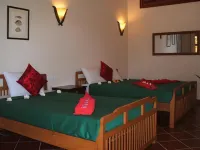 Green Plateau Lodge - parking