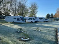 Cambridge Top 10 Holiday Park - parking