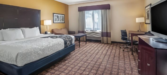 La Quinta Inn & Suites by Wyndham Bonita Springs Naples N. Hotels in Lee County