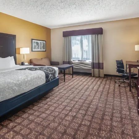 La Quinta Inn & Suites by Wyndham Bonita Springs Naples N.