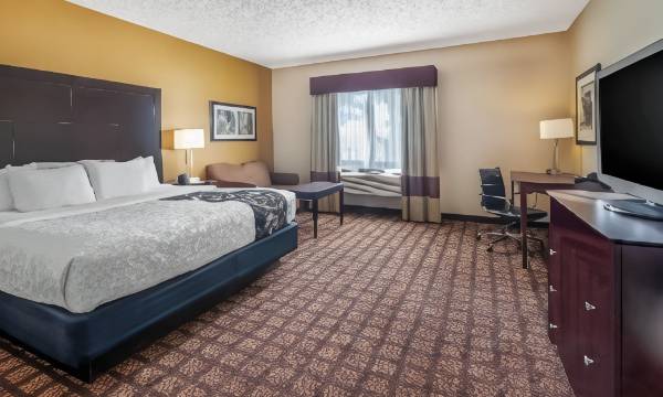 La Quinta Inn & Suites by Wyndham Bonita Springs Naples N.