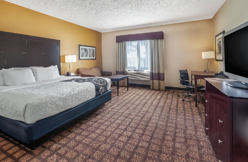 La Quinta Inn & Suites by Wyndham Bonita Springs Naples N.