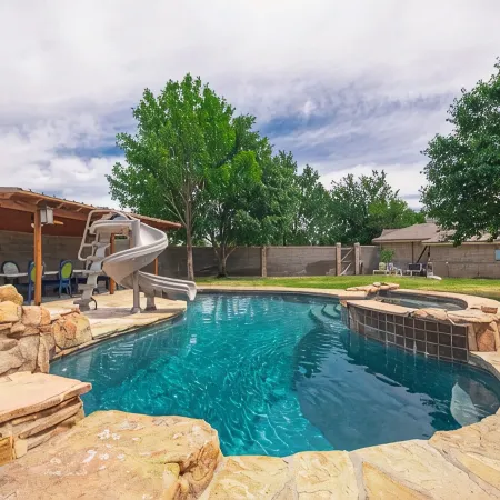 Right at Home-Midland Sprawling Ranch House with Pool Cabana and Playground